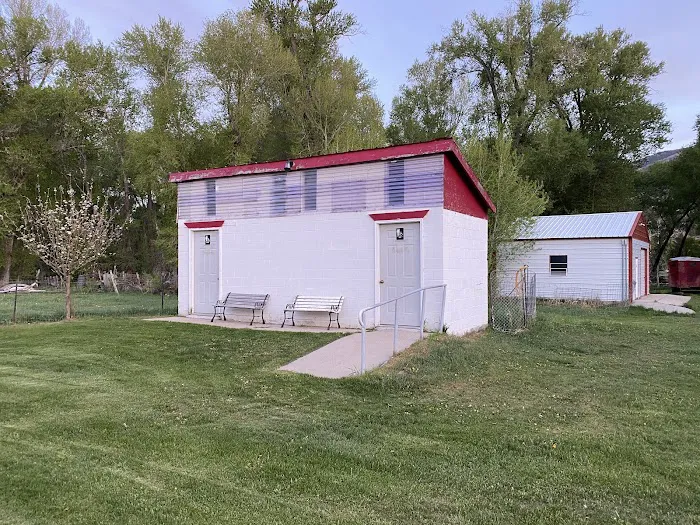 Over The Hill RV Park Picture 8