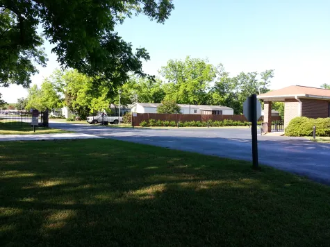 Kingsridge Mobile Home Park Picture 7