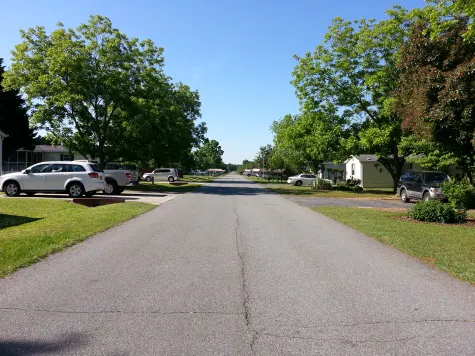 Kingsridge Mobile Home Park Picture 8