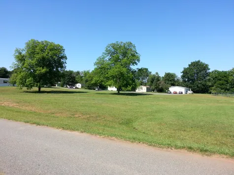 Kingsridge Mobile Home Park Picture 5