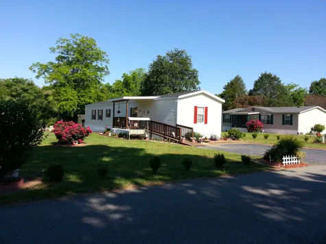 Kingsridge Mobile Home Park Picture 2