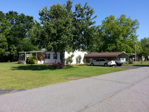 Kingsridge Mobile Home Park Picture 10