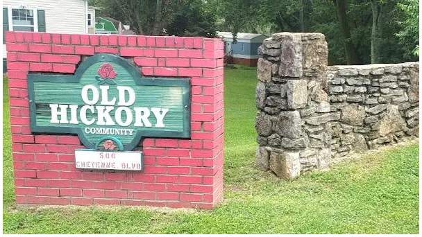 Old Hickory Pointe Mobile Home Park Picture 9