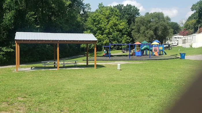 Old Hickory Pointe Mobile Home Park Picture 4