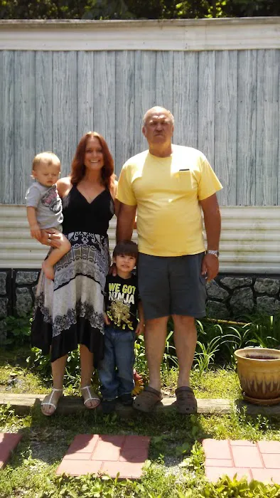 Cedarwood Mobile Home & RV Park Picture 8