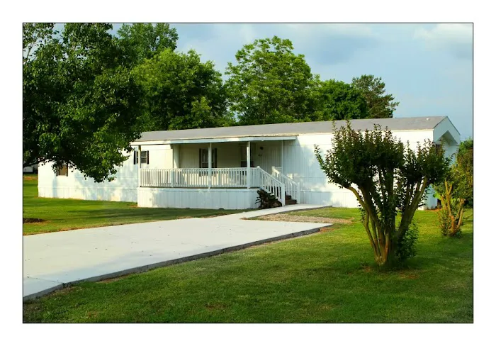 Graceland Mobile Home Estates Picture 2