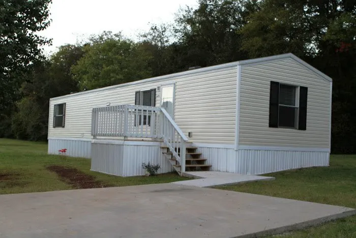 Graceland Mobile Home Estates Picture 3