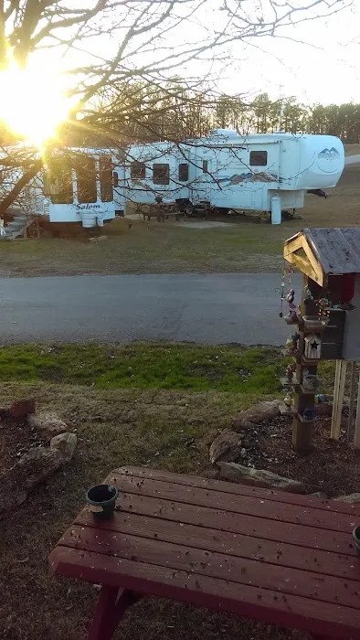 Overnight RV Park Picture 2