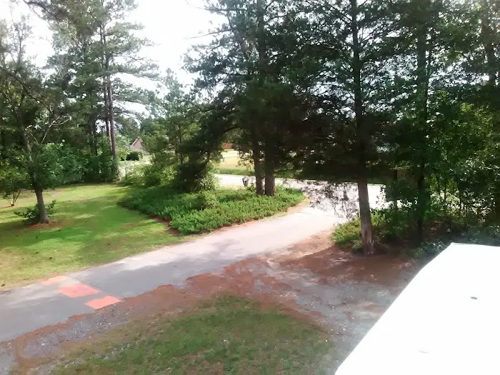 Robins RV Park Picture 9