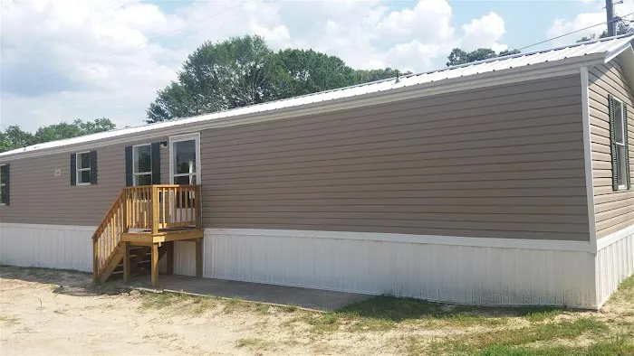 Robins Village Picture 3