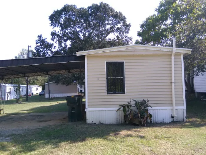 Robins Village Picture 4