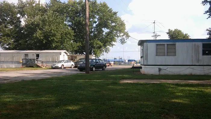 Greenlawn-Pinetree Mobile Home Picture 3