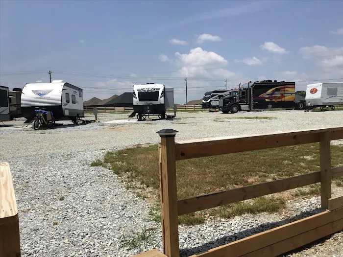 Valley Fort RV Park & Storage Picture 4