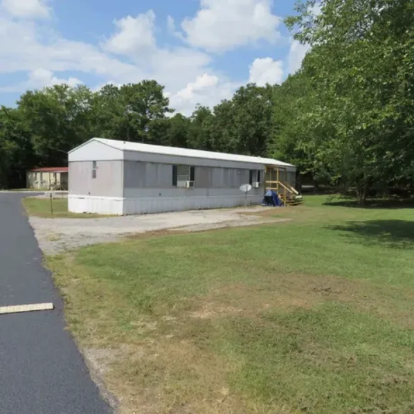 Lenlock Mobile Home Park Picture 3