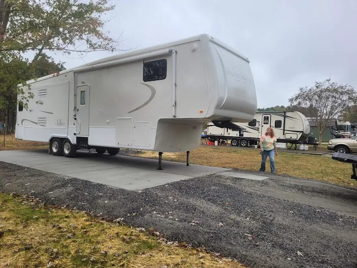 Ferry Rd RV Park Picture 1