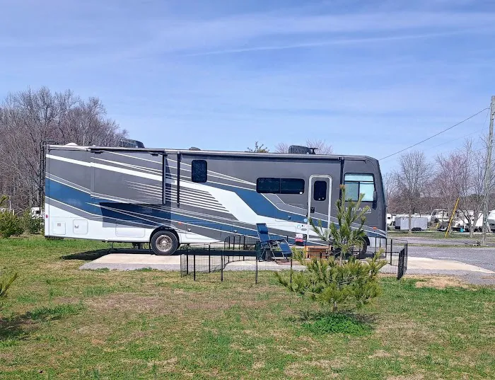 Ferry Rd RV Park Picture 5