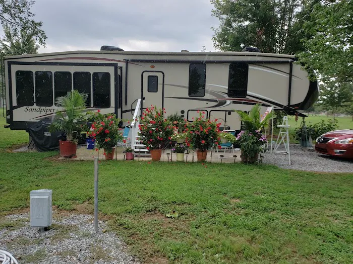 T's Outback RV Park Picture 9