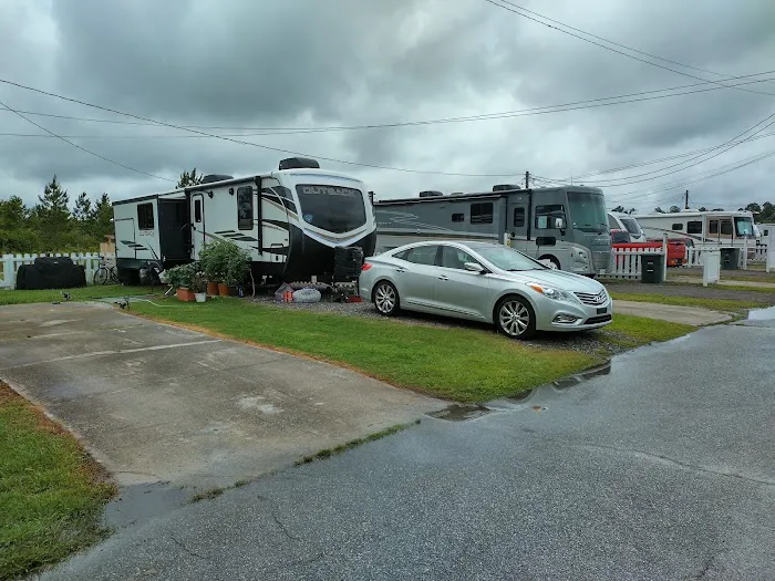 Happy Acres / Happy Campers / Happy Inn & Suites Picture 8