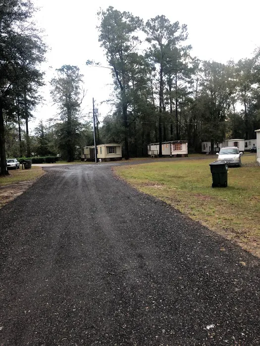Dina Lee Mobile Home Park Picture 3