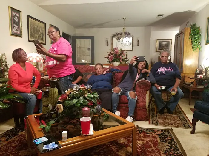 Oak Meadows Mobile Home Park Picture 4