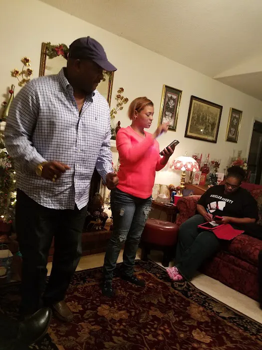 Oak Meadows Mobile Home Park Picture 3