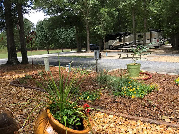 Twin Oaks RV Park Picture 9