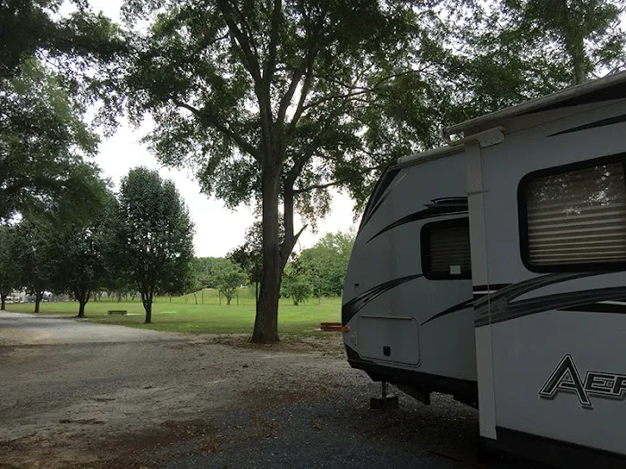 Twin Oaks RV Park Picture 8