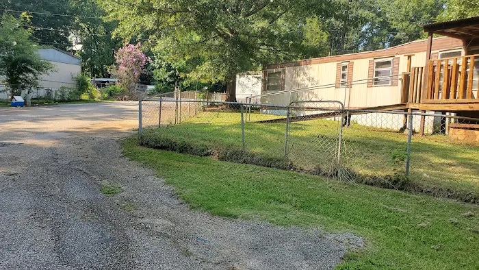 Baker's Trailer & RV Park Picture 6