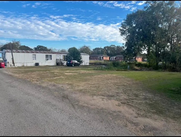 Grebe Lake 4G5 Picture 1