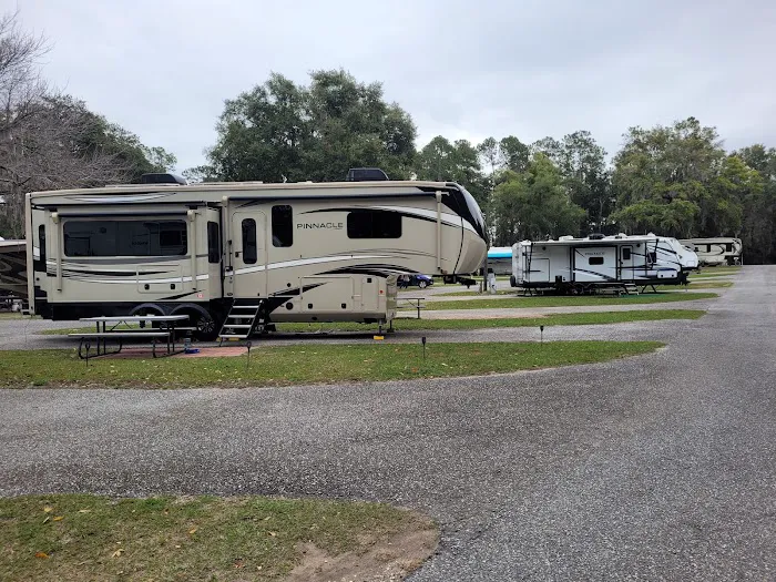 Inland Harbor RV Park Picture 6