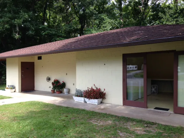 Inland Harbor RV Park Picture 3