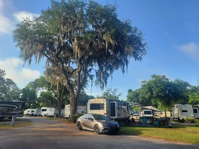 Inland Harbor RV Park Picture 9