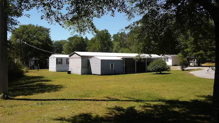 Cove Mobile Home Park Picture 2