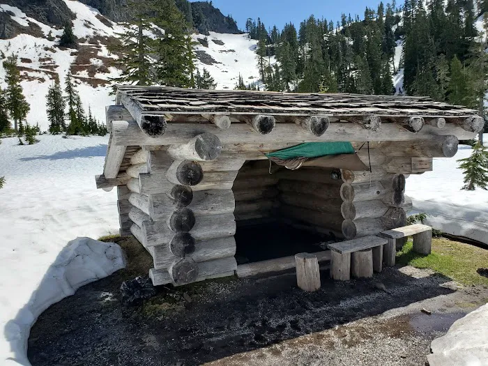 Mazama Camp Shelter Picture 9