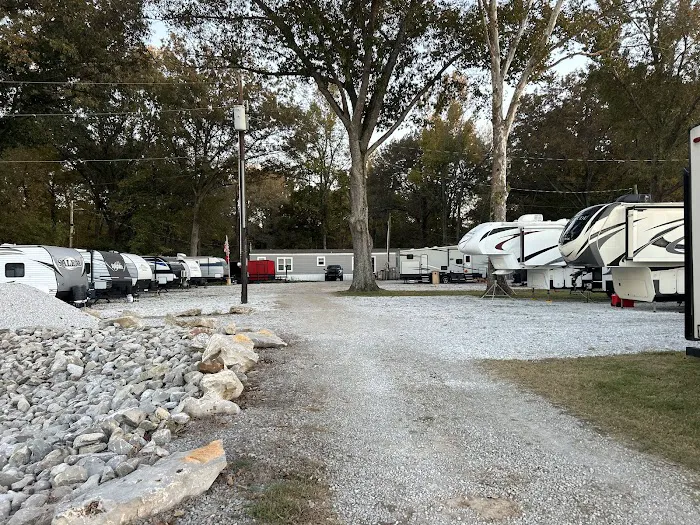 OLD OAK RV AND RV RENTALS Picture 1
