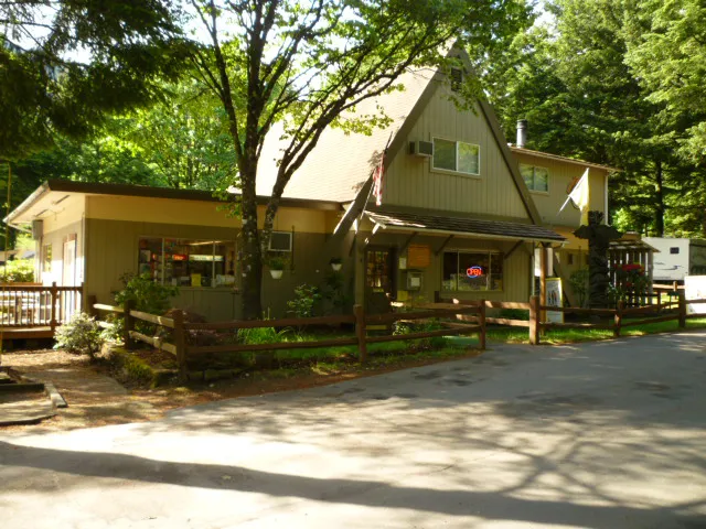 Cascade Locks / Portland East KOA Holiday Picture 1
