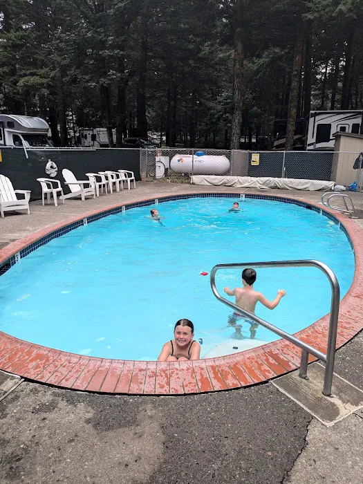 Cascade Locks / Portland East KOA Holiday Picture 2