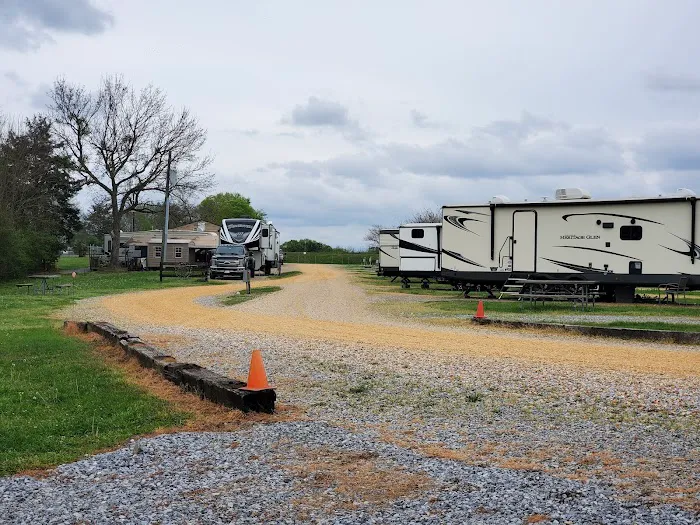 Montgomery South RV Park & Cabins Picture 3