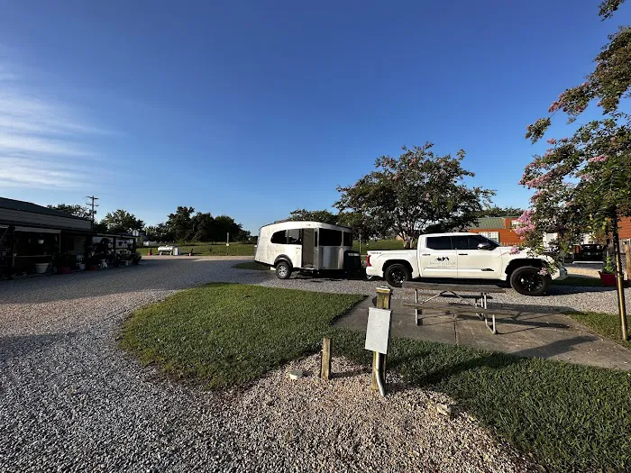 Montgomery South RV Park & Cabins Picture 8