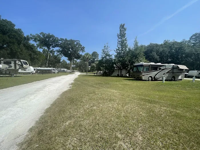 Futter's 4 Oaks RV Park Picture 2