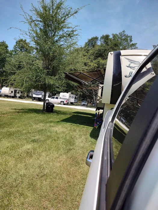 Futter's 4 Oaks RV Park Picture 4