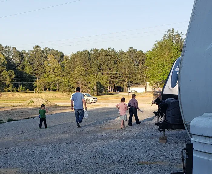 Lakelife RV Park Picture 4