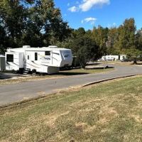 Tut Huts RV Park ico