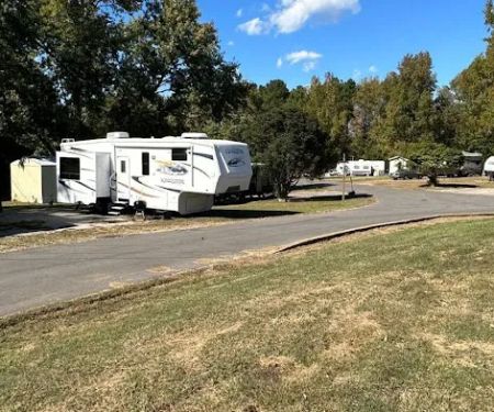 Tut Huts RV Park