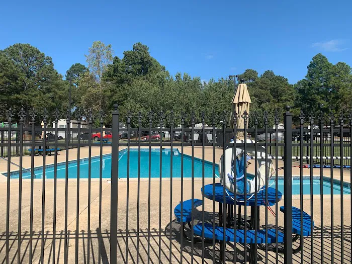 Wood Village Mobile Home Park Picture 3