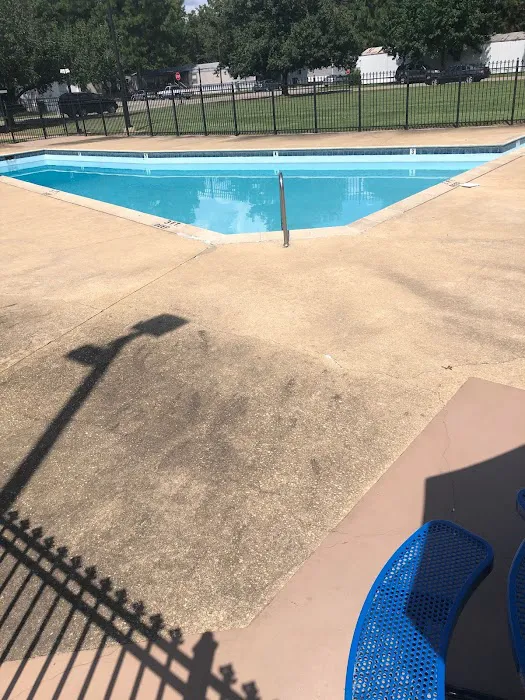 Wood Village Mobile Home Park Picture 8