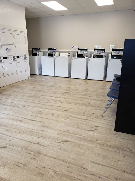 Wood Village Mobile Home Park Picture 9