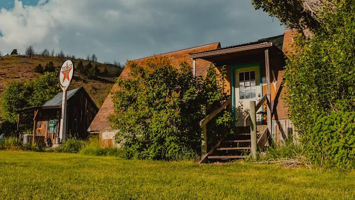 Lands Inn Cabins and Camping Picture 4