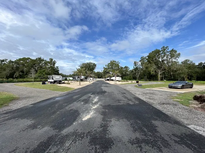 1075 RV Resort Picture 6
