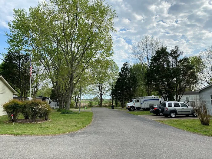 Tiny Town RV Park Picture 2